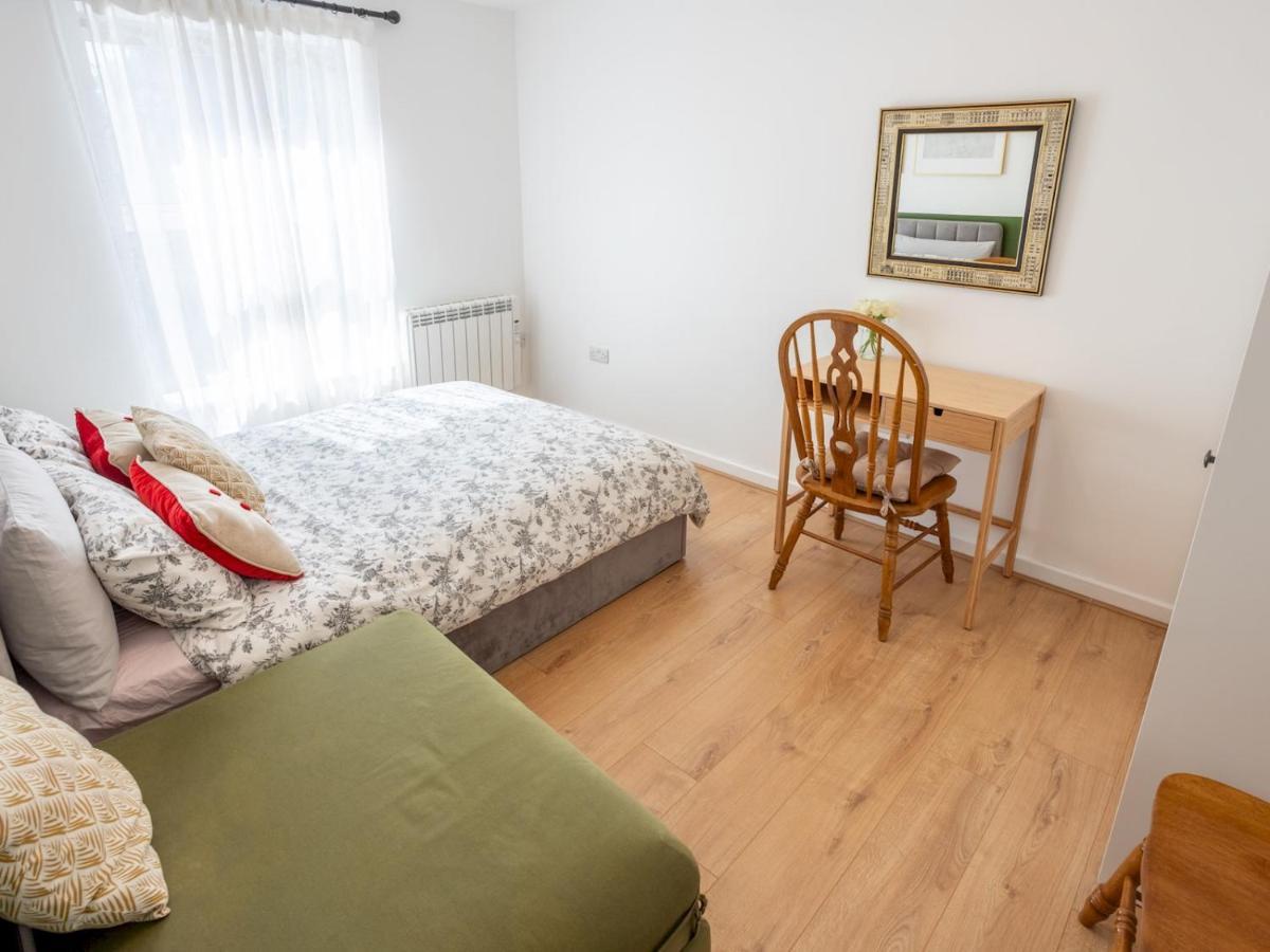 Pass The Keys Modern Stylish Apartment With Parking Bournemouth Exterior foto